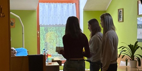 Powiększ grafikę: wizyta-szkolnego-kola-wolontariatu-w-domu-hospicyjnym-im-sw-jozefa-w-sopocie-657235.jpg