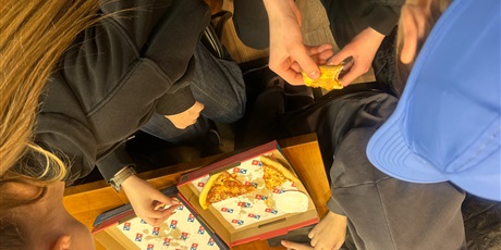 Powiększ grafikę: wolontariat-naszych-uczniow-na-pko-gdynia-polmaraton-690204.jpg