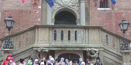 Powiększ grafikę: wycieczka-do-glownego-miasta-657178.jpg