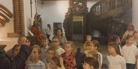 Powiększ grafikę: wycieczka-do-glownego-miasta-657179.jpg