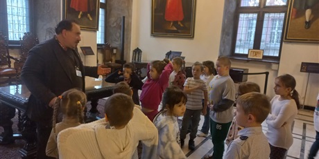 Powiększ grafikę: wycieczka-do-glownego-miasta-657180.jpg