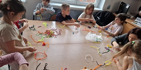 Powiększ grafikę: wytwory-z-drucikow-kreatywnych-657173.jpg