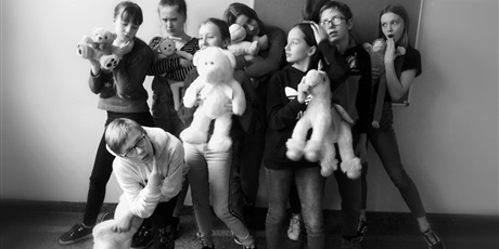 Powiększ grafikę: zajecia-teatralne-w-sp69-43664.jpg